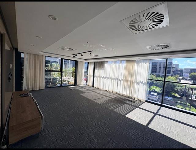 760M² OFFICE TO LET IN VORNA VALLEY
